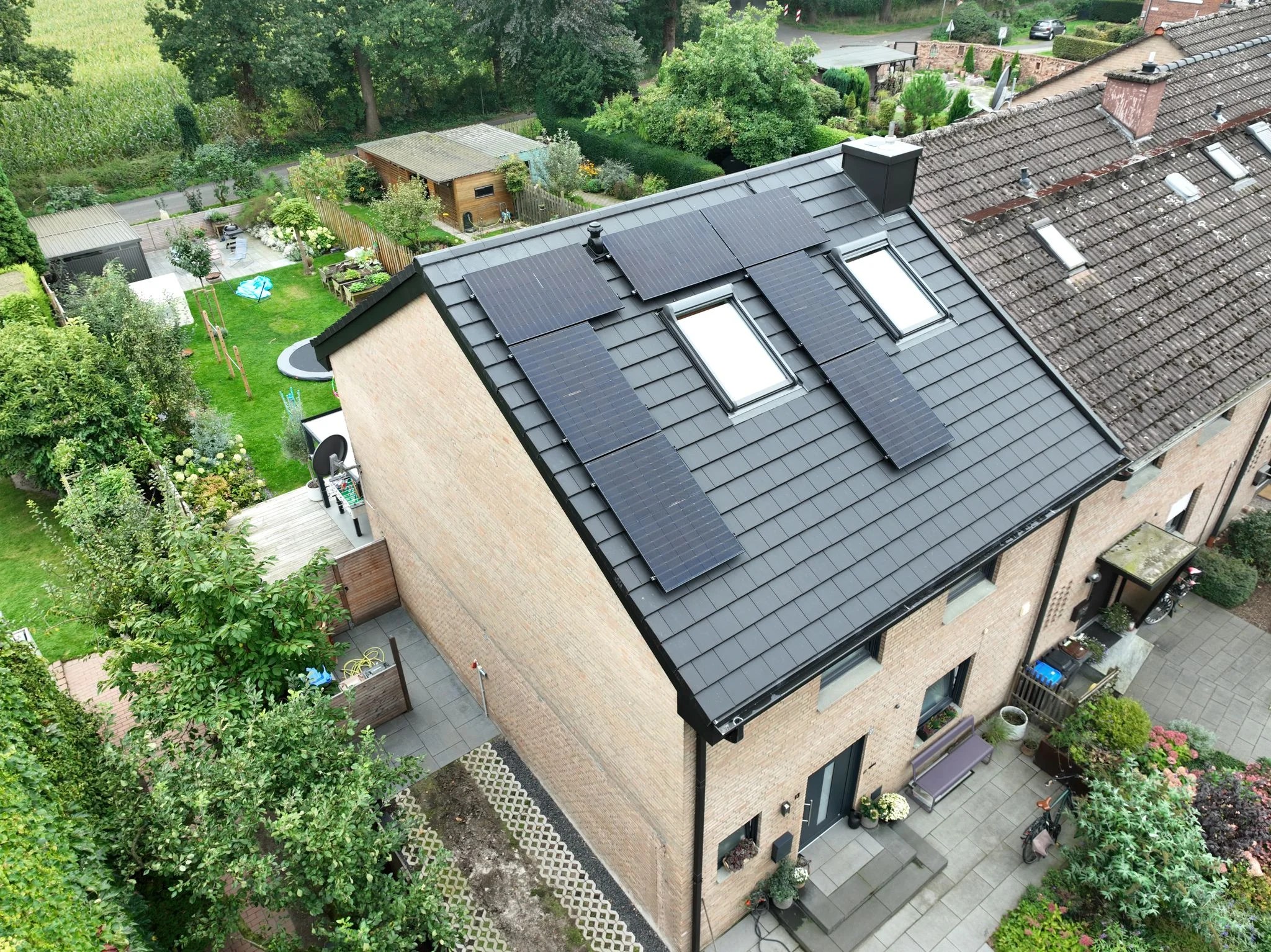 steildach in grau auf einem haus